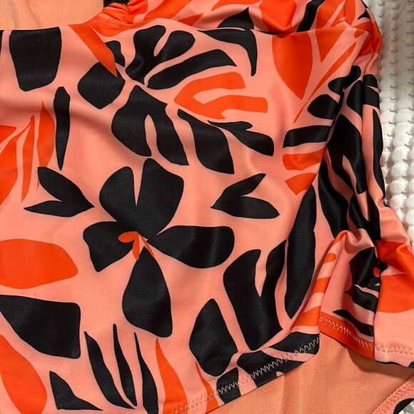 NWT- Old Navy - 3X. Front Cutout Tie One Piece Swimsuit - Picture 8 of 11